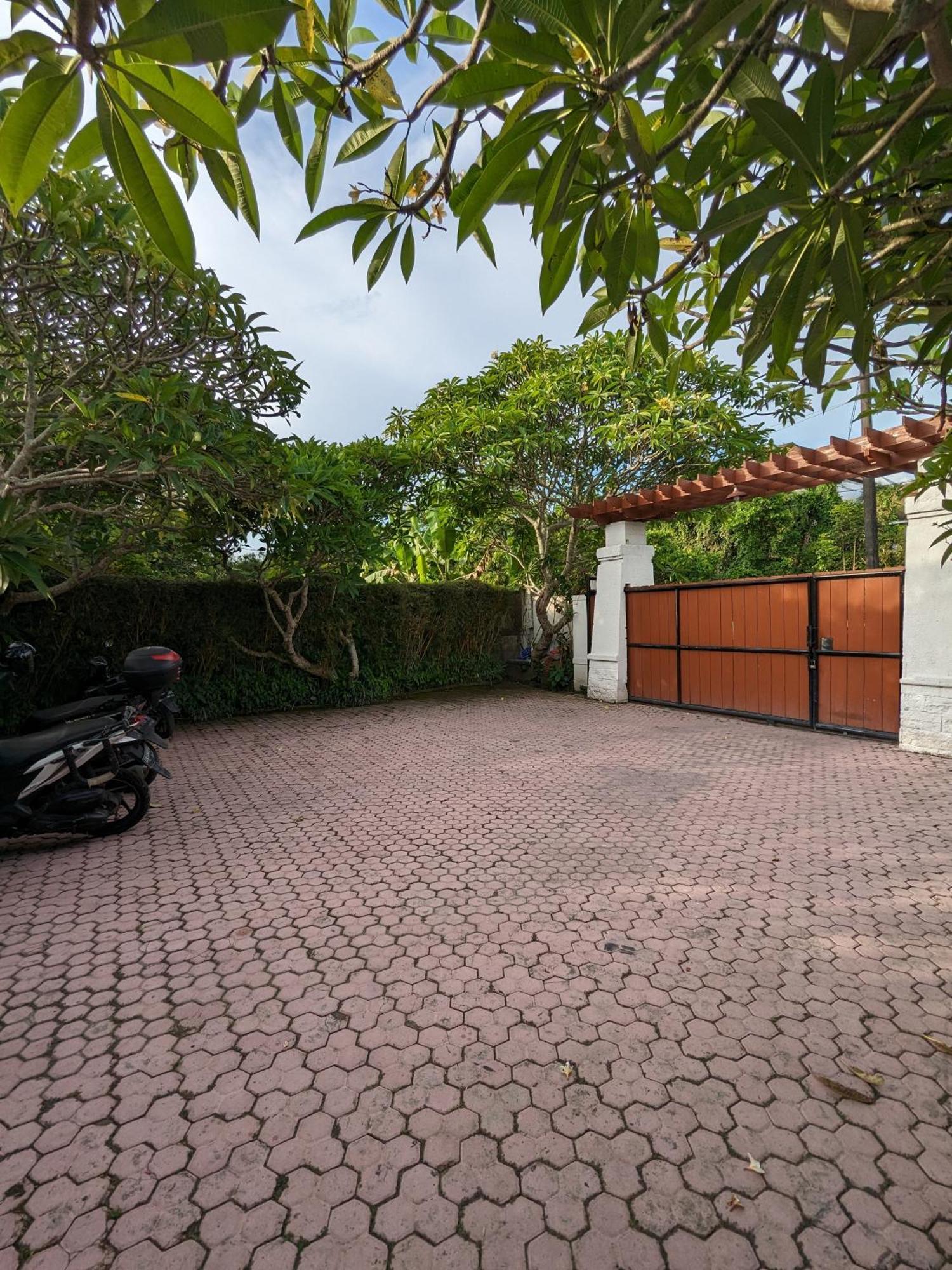 Kamayana, Peaceful & Quiet 6Br Villa With Huge Pool And Tropical Garden Canggu  Exterior photo