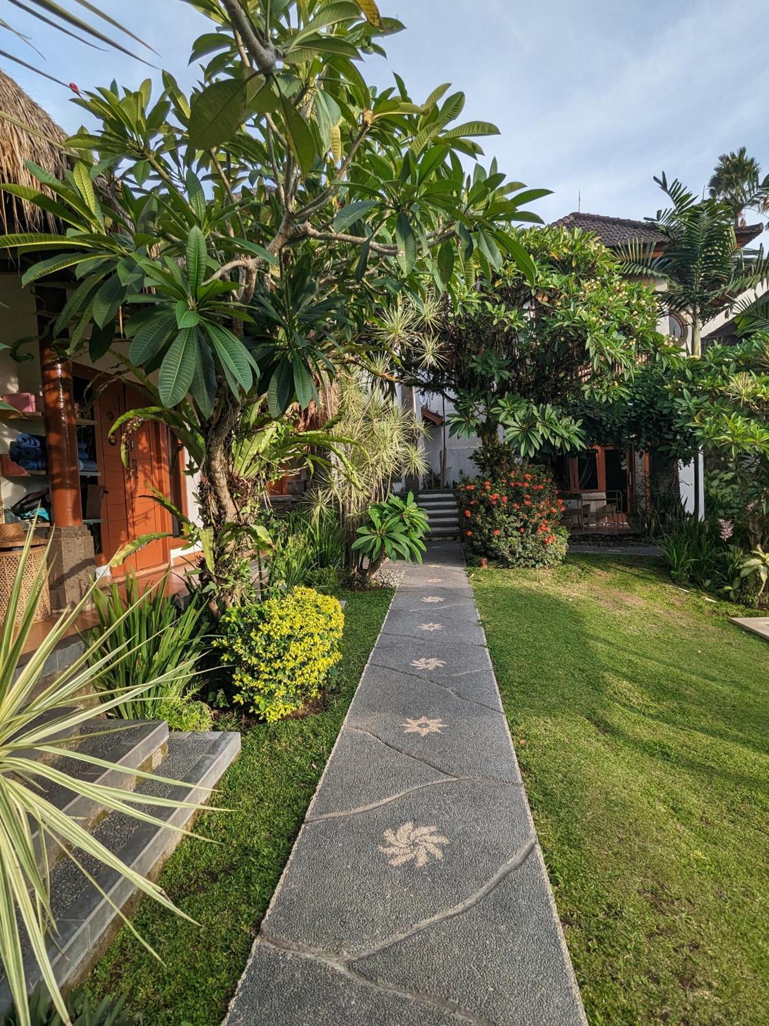 Kamayana, Peaceful & Quiet 6Br Villa With Huge Pool And Tropical Garden Canggu  Exterior photo